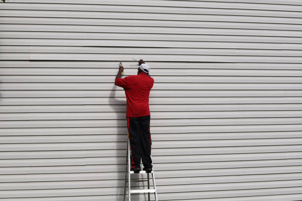Best Construction Debris Removal  in Marquette, MI